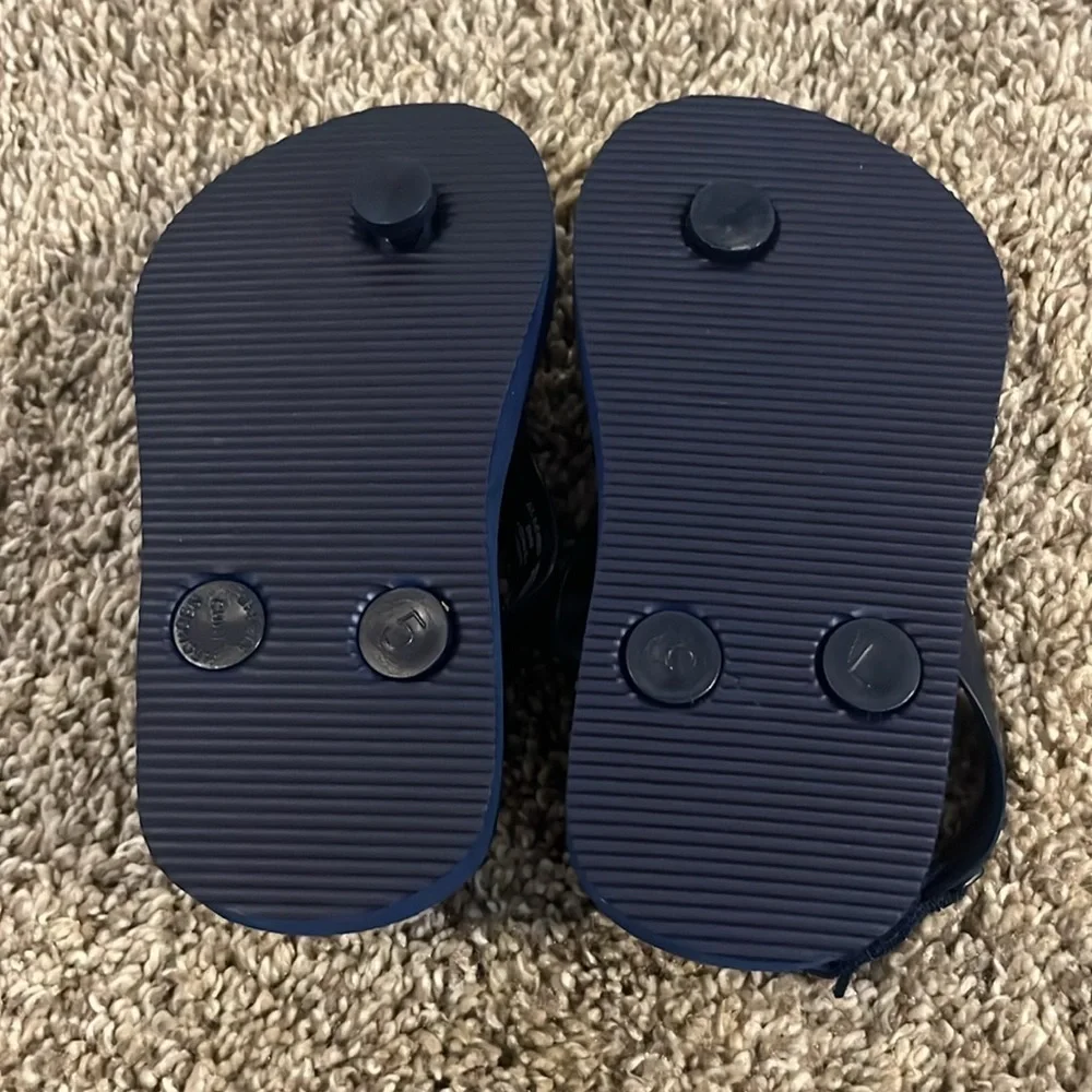 Old Navy Infant/Toddler‎ Shark Flip Flops with Heel Strap